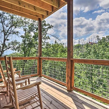 Modern Cabin With Hot Tub And Game Room In Gatlinburg! Экстерьер фото