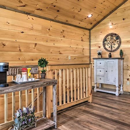 Modern Cabin With Hot Tub And Game Room In Gatlinburg! Экстерьер фото
