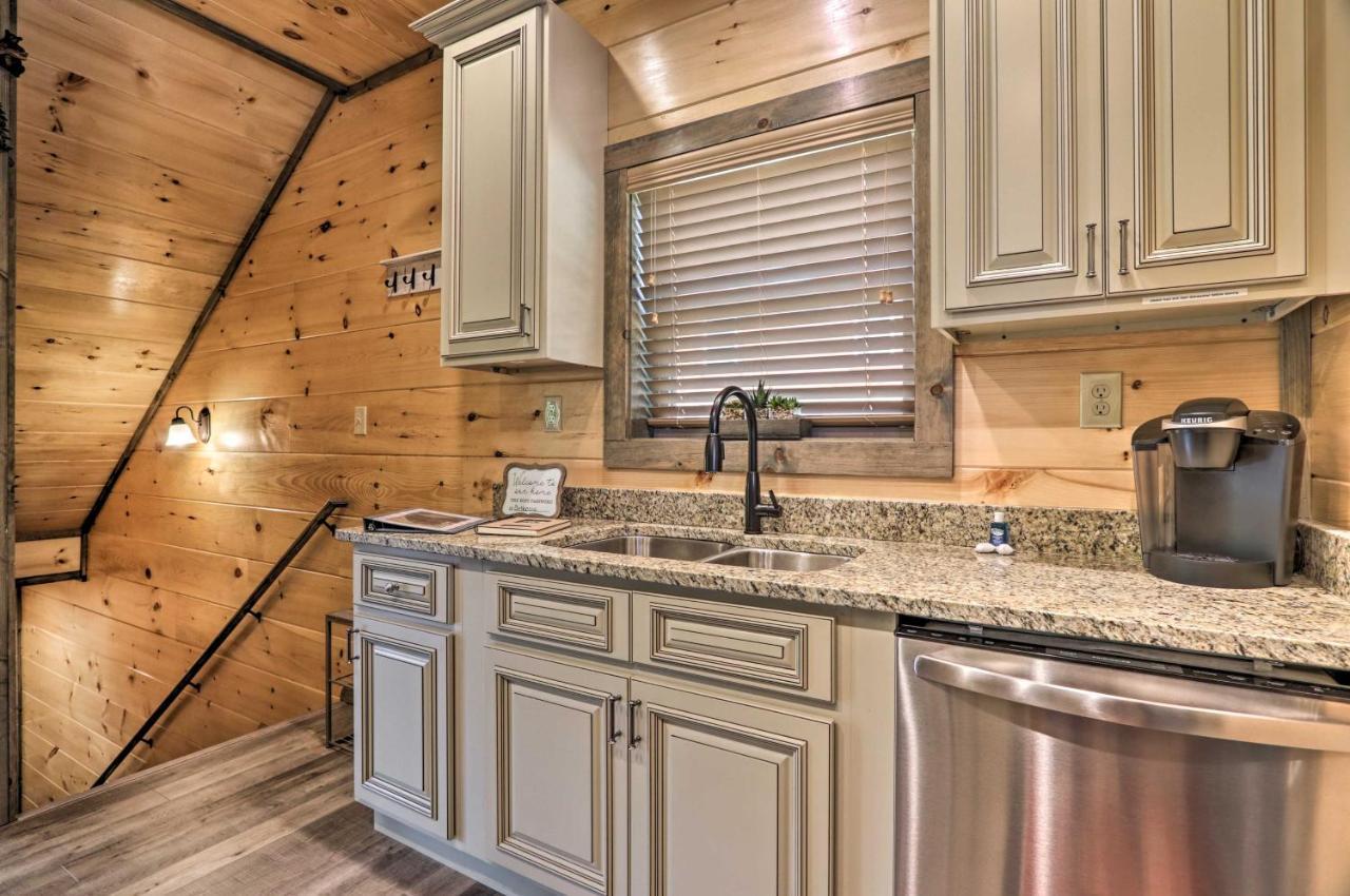Modern Cabin With Hot Tub And Game Room In Gatlinburg! Экстерьер фото