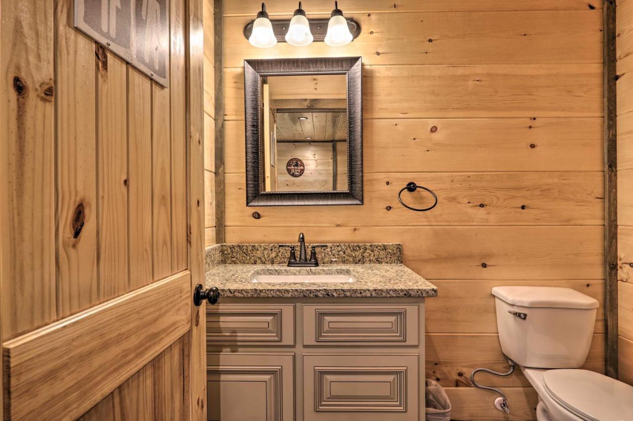 Modern Cabin With Hot Tub And Game Room In Gatlinburg! Экстерьер фото