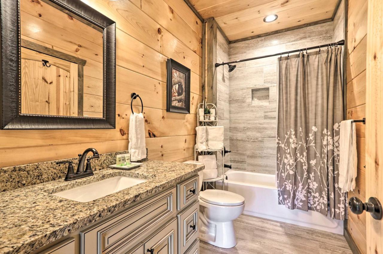 Modern Cabin With Hot Tub And Game Room In Gatlinburg! Экстерьер фото