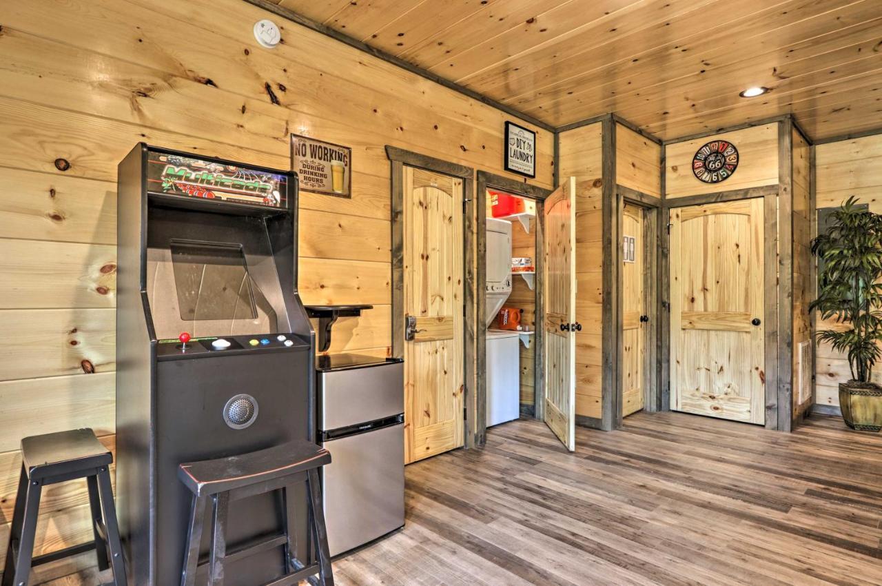 Modern Cabin With Hot Tub And Game Room In Gatlinburg! Экстерьер фото