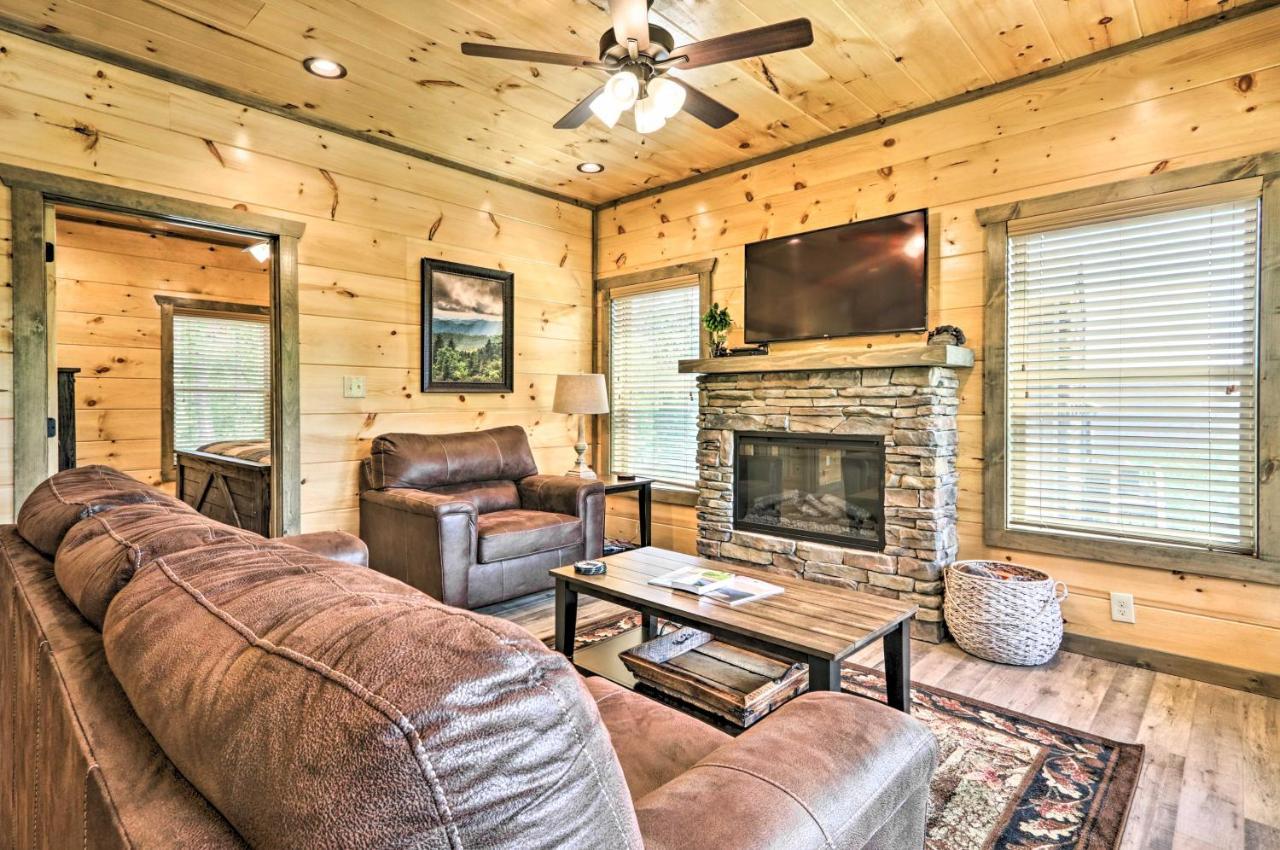 Modern Cabin With Hot Tub And Game Room In Gatlinburg! Экстерьер фото