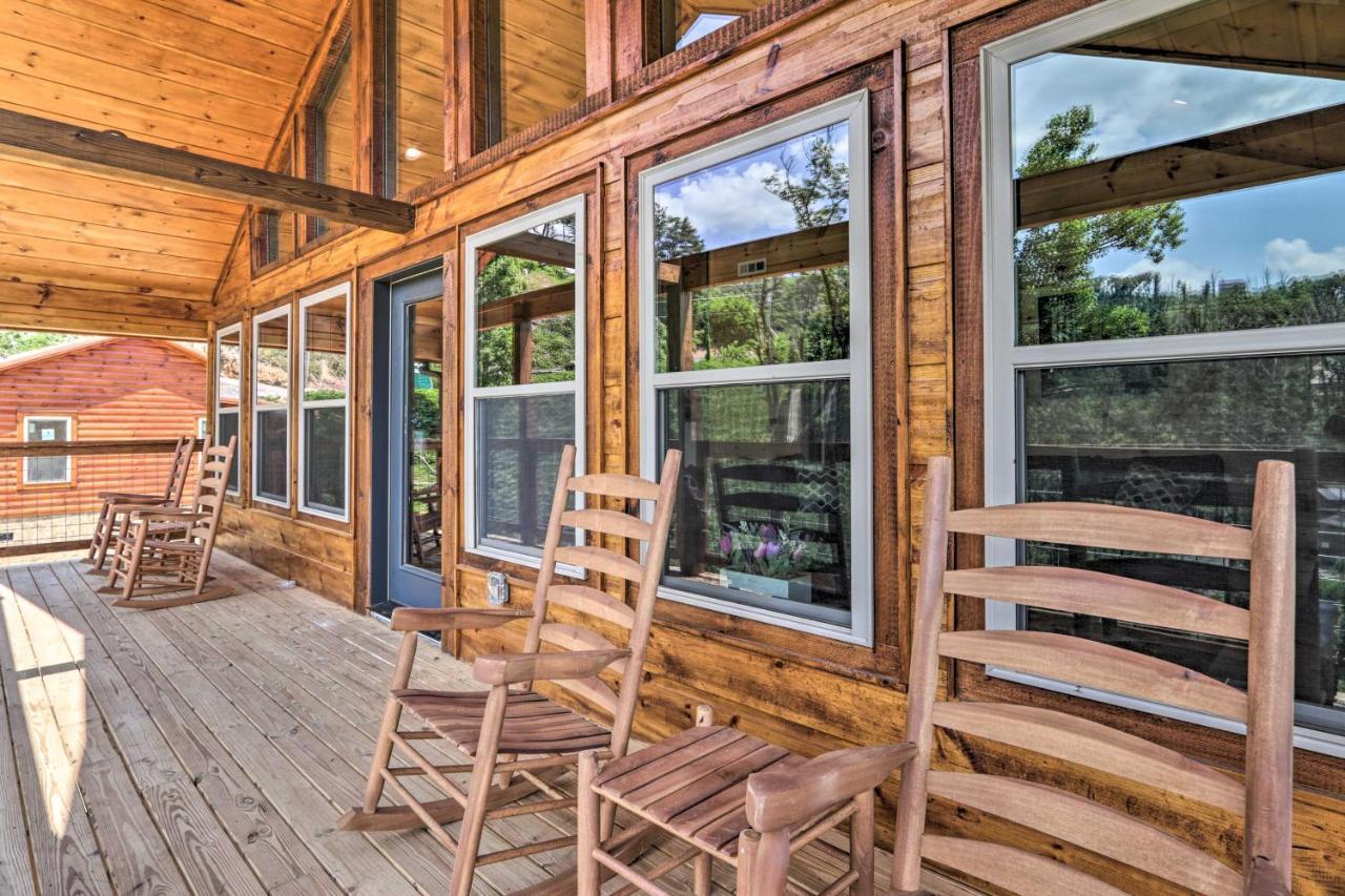 Modern Cabin With Hot Tub And Game Room In Gatlinburg! Экстерьер фото